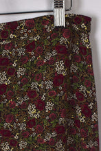 Load image into Gallery viewer, Floral Print Skirt
